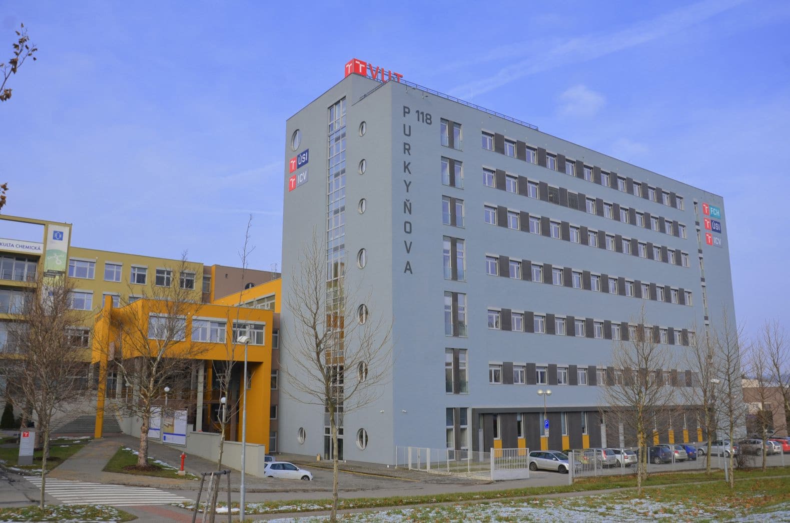 BudovaUSI 02